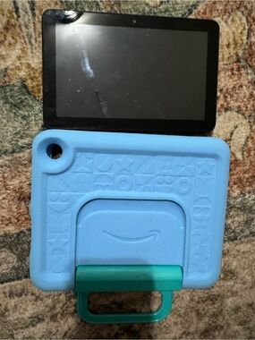 Amazon Kids Tablet & Foam Case in Light Blue with Teal Handle